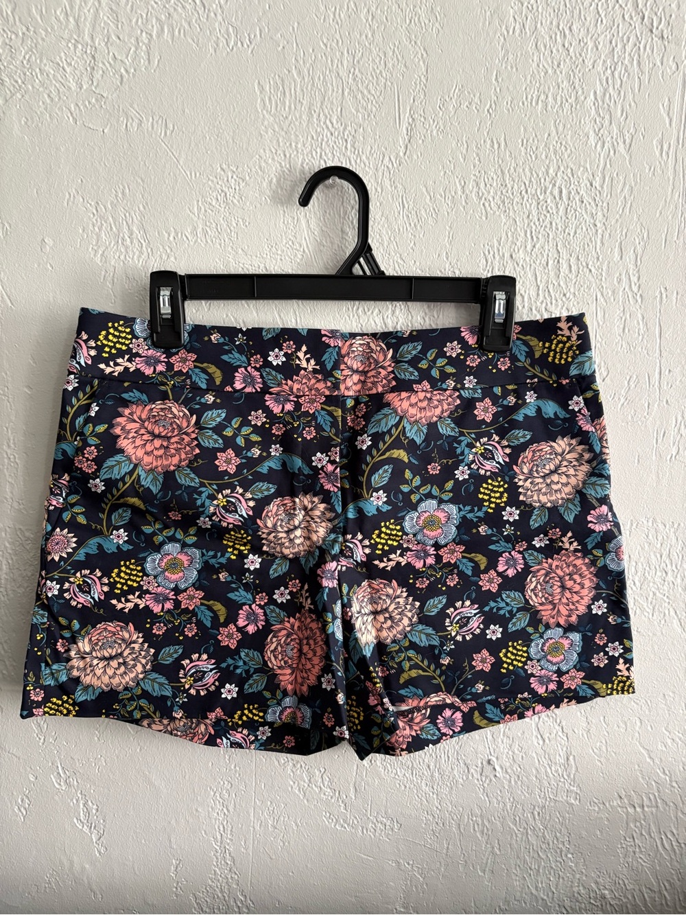The Loft Floral Print Women’s Shorts - Size 6 - Navy with Pink Blooms
